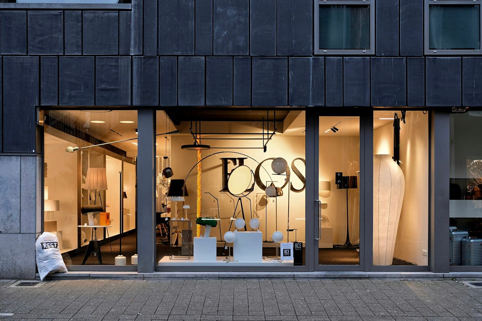 Local commercial en rez-de-chaussée